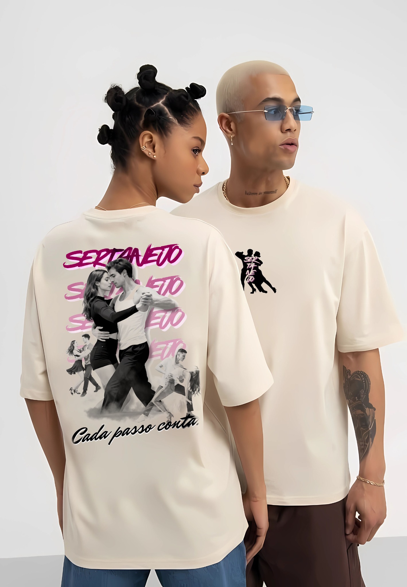 Casal usando camisetas da coleção Dança Jambo